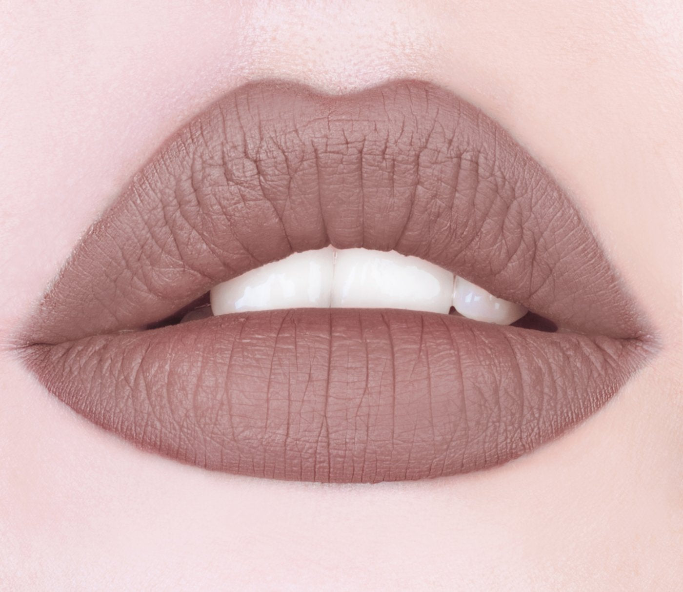 Lápiz labial cremoso aterciopelado de Aden
