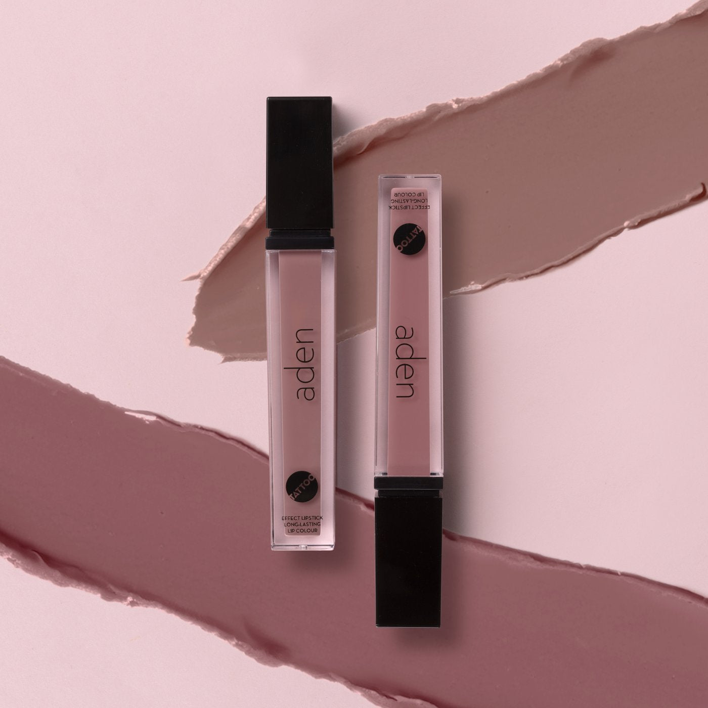 Lápiz labial con efecto tatuaje de Aden