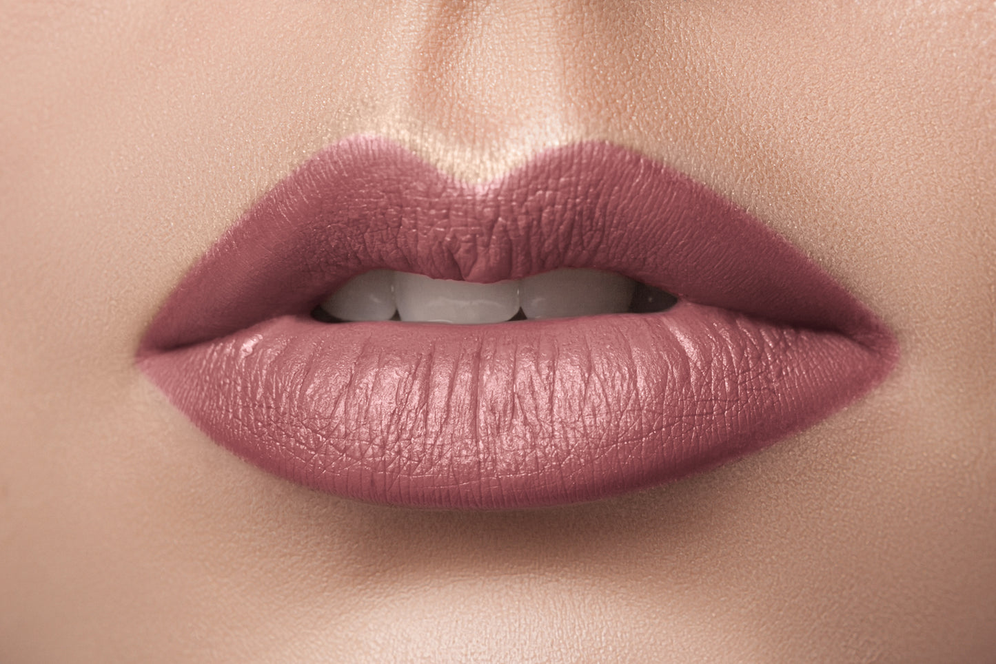 Lápiz labial cremoso aterciopelado de Aden