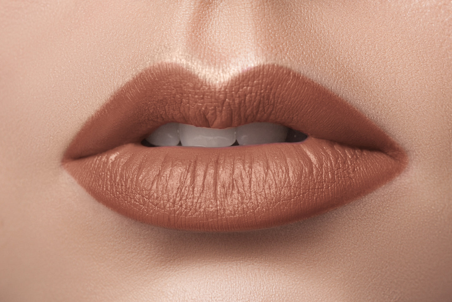 Lápiz labial cremoso aterciopelado de Aden