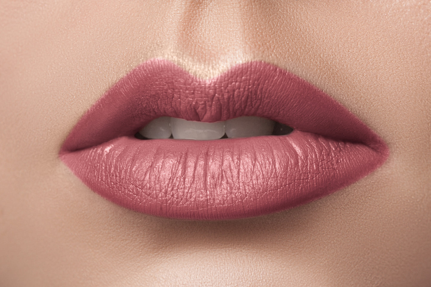Lápiz labial cremoso aterciopelado de Aden