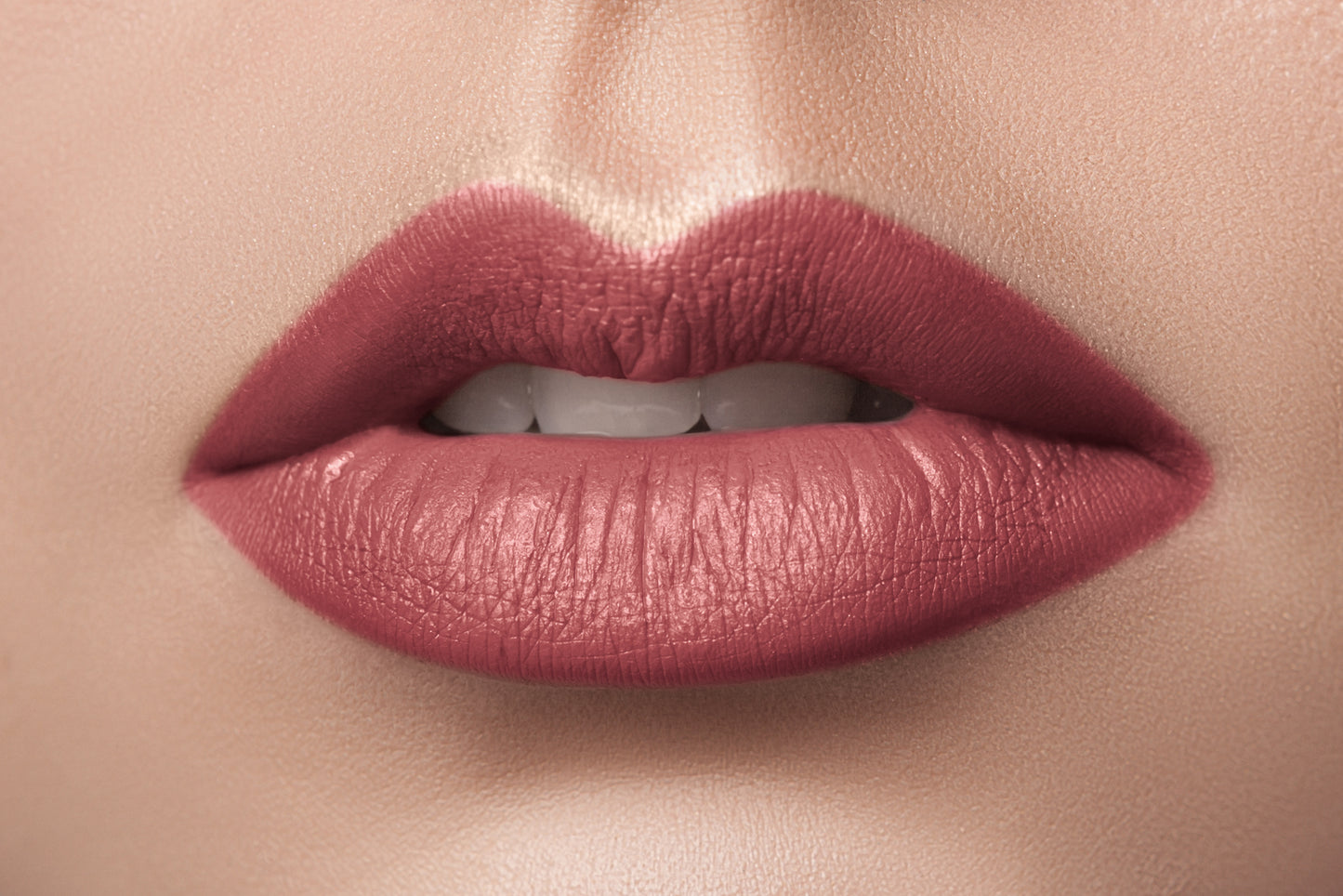 Lápiz labial cremoso aterciopelado de Aden