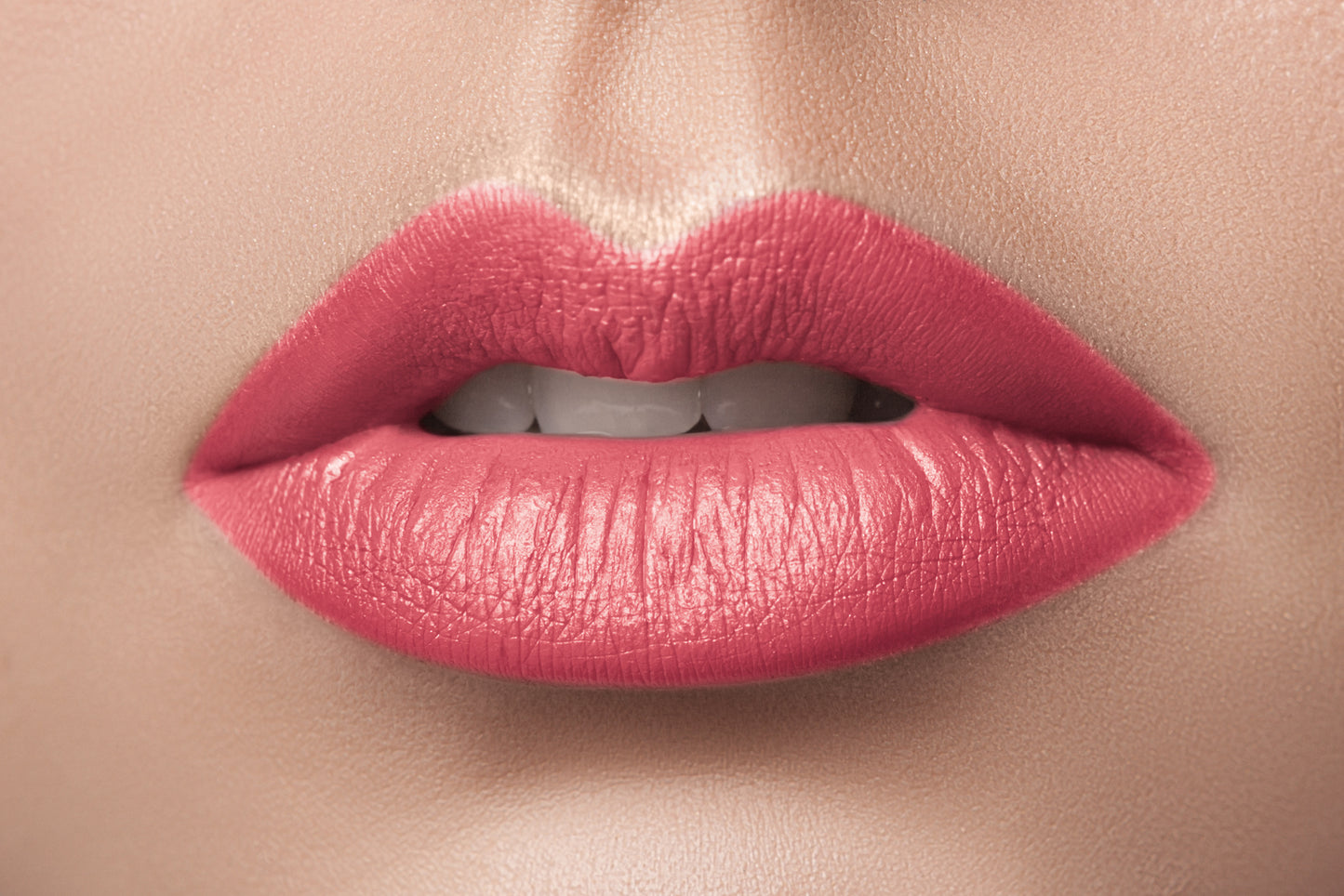 Lápiz labial cremoso aterciopelado de Aden