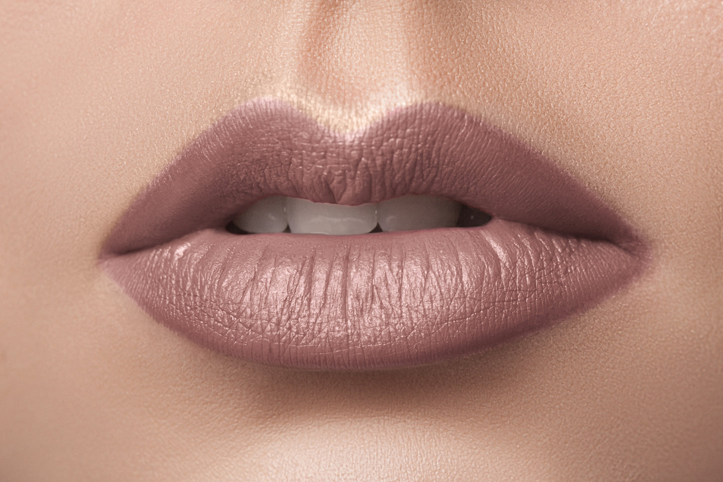 Lápiz labial cremoso aterciopelado de Aden