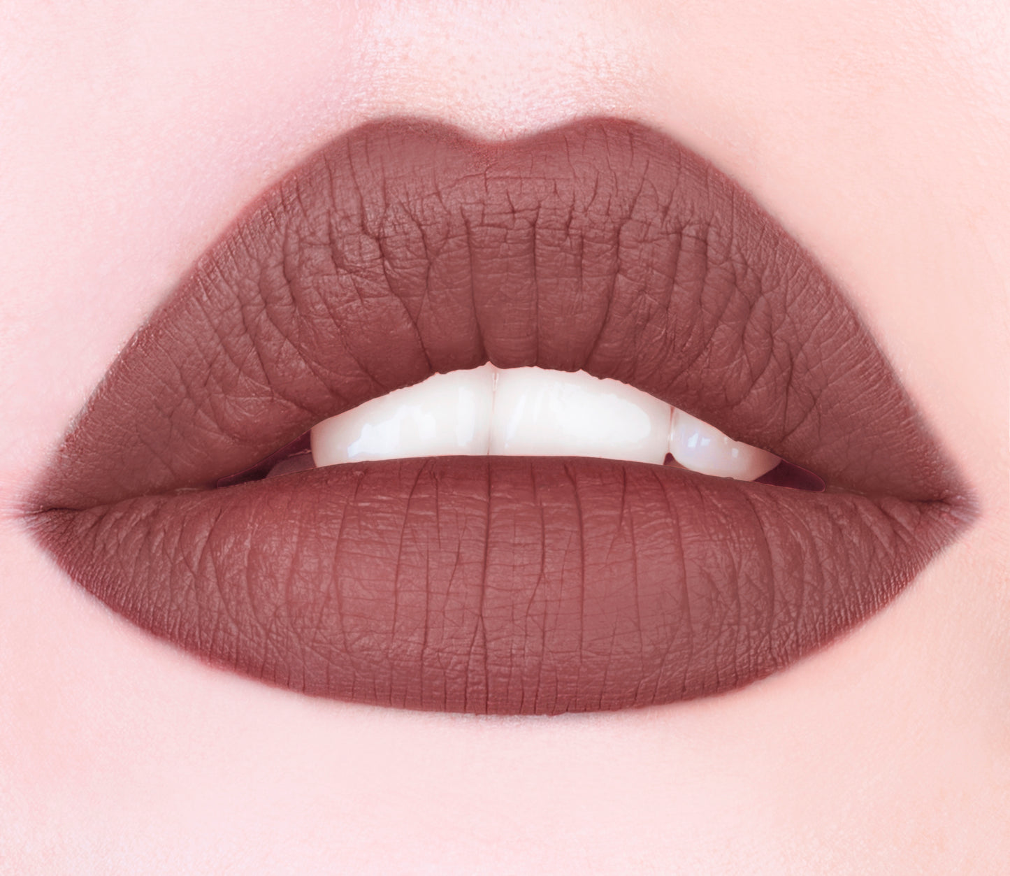 Lápiz labial cremoso aterciopelado de Aden